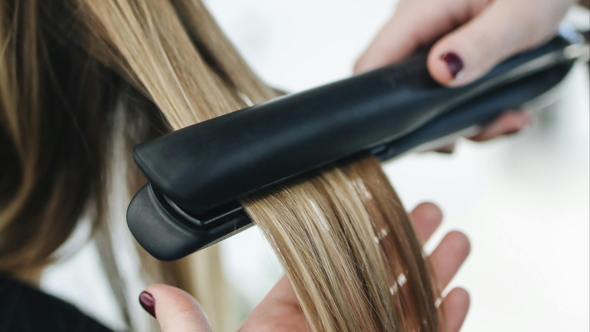 3. Laissez le produit pénétrer avant de vous coiffer