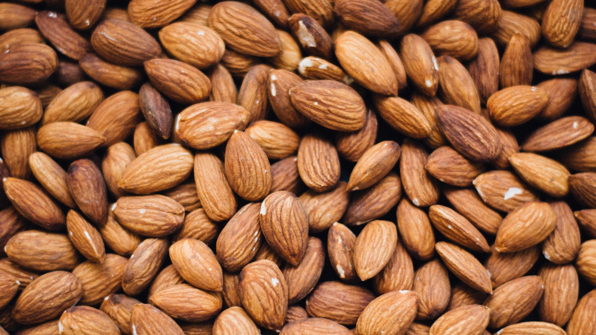 3. Amandes crues