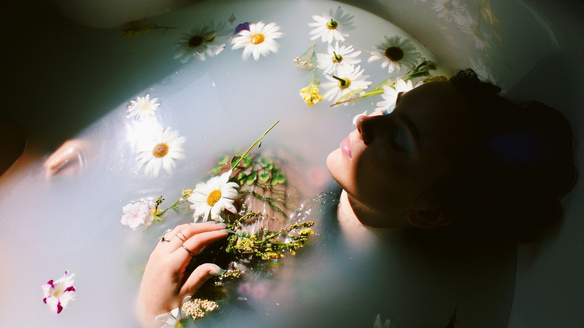 2. Se baigner dans de l'eau chaude