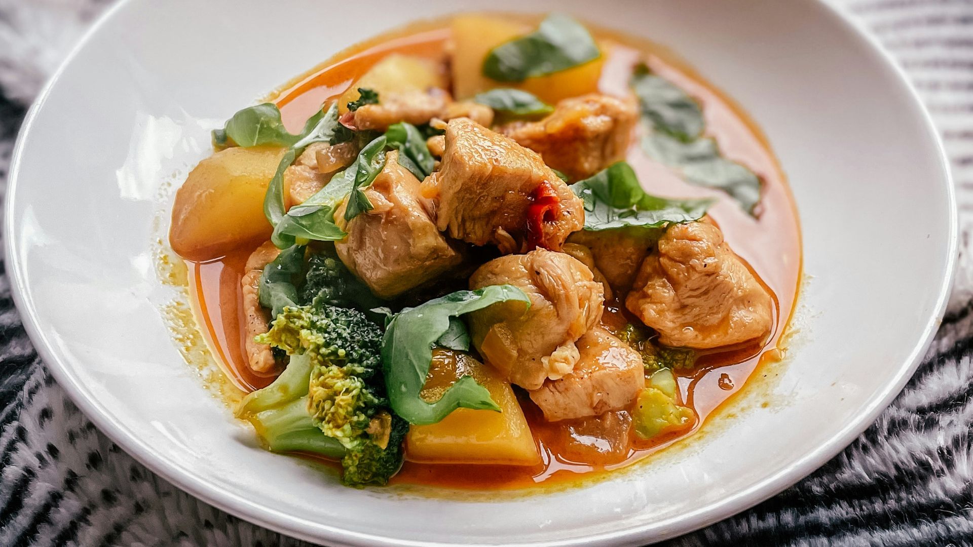 10. Poulet au curry et à la noix de coco