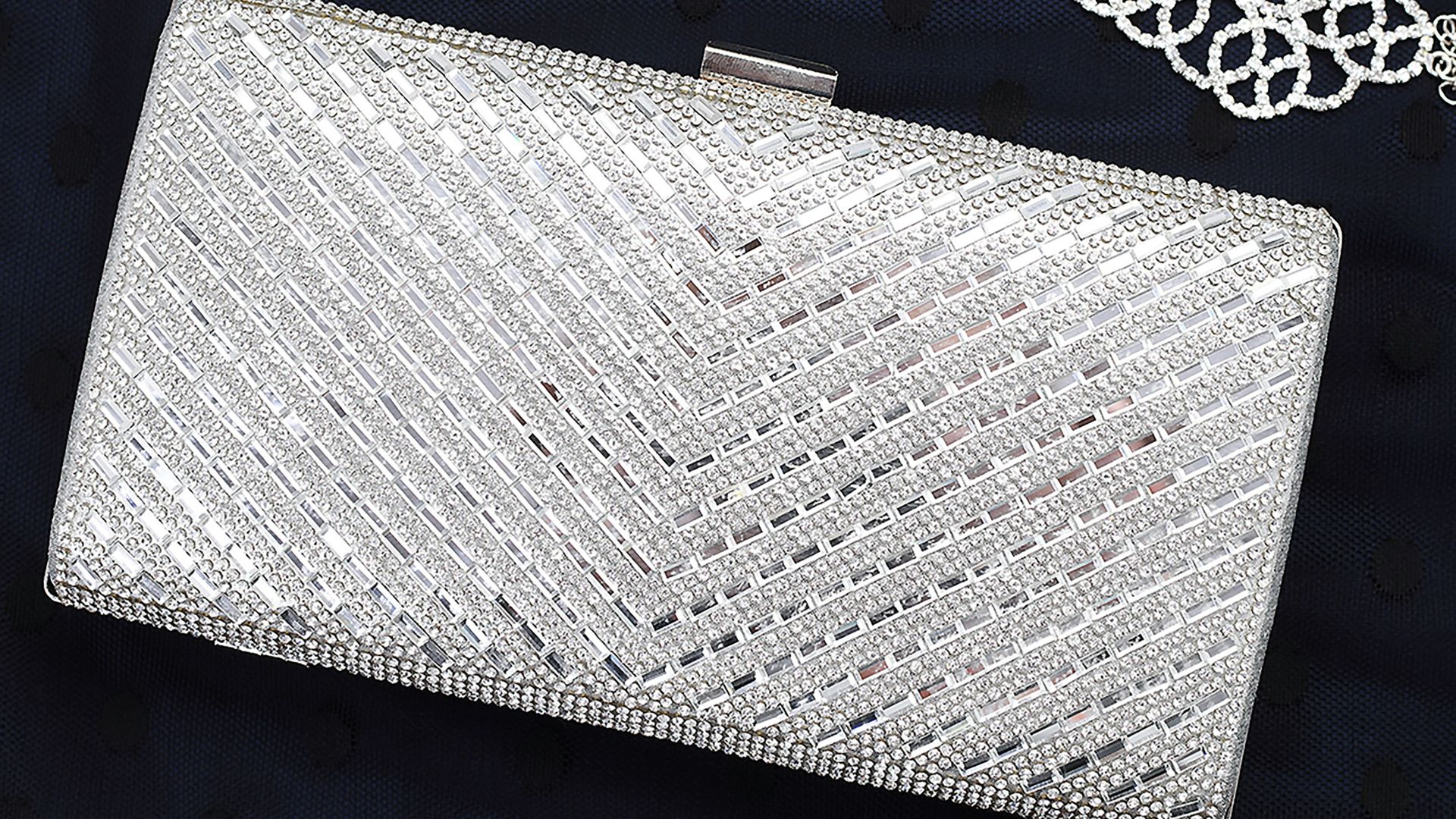 5. Pochettes à strass