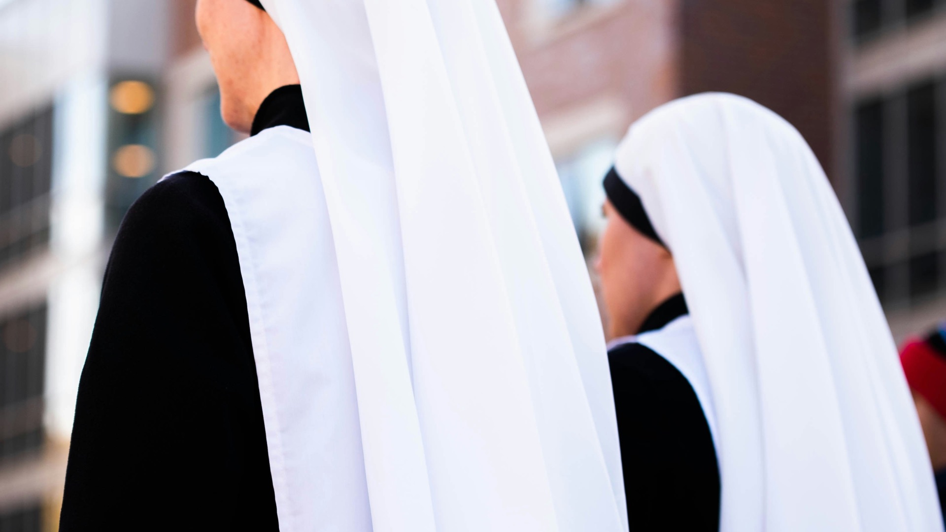 14. Les nonnes qui miaulent