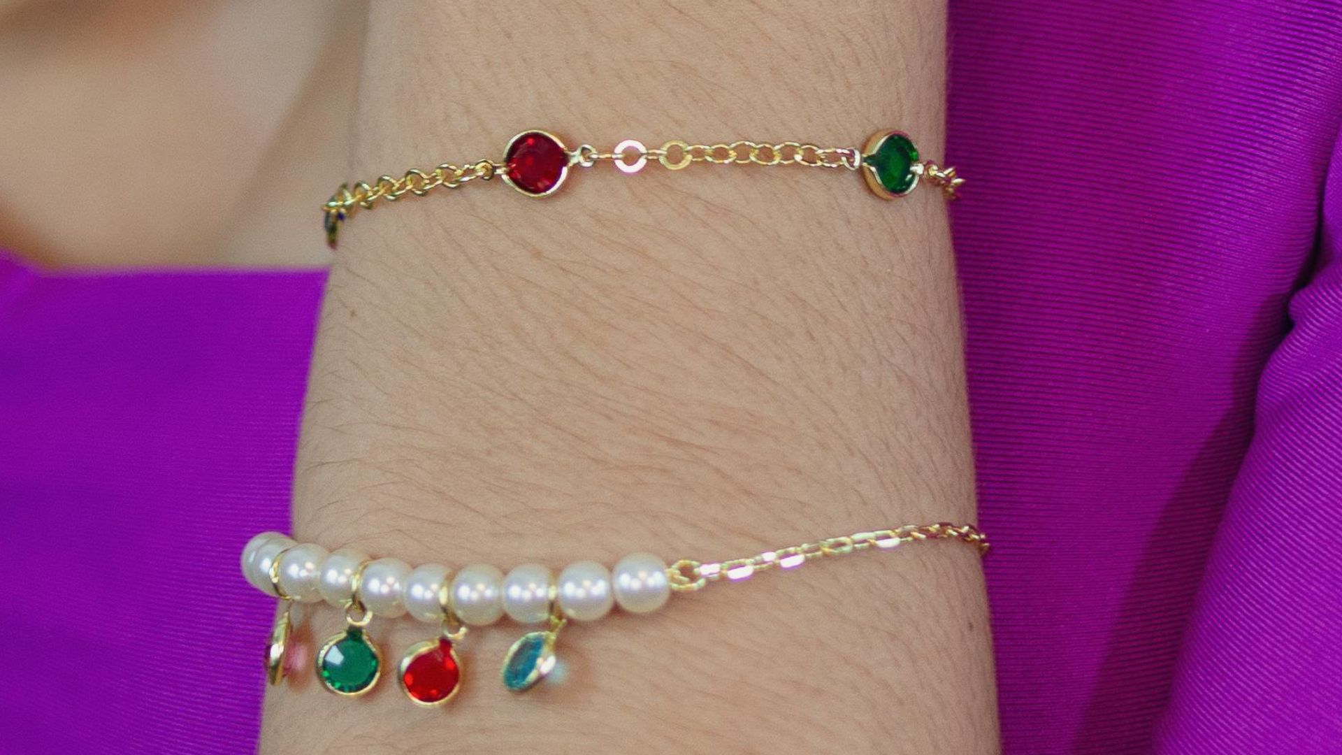 14. Un bracelet avec des pierres de naissance