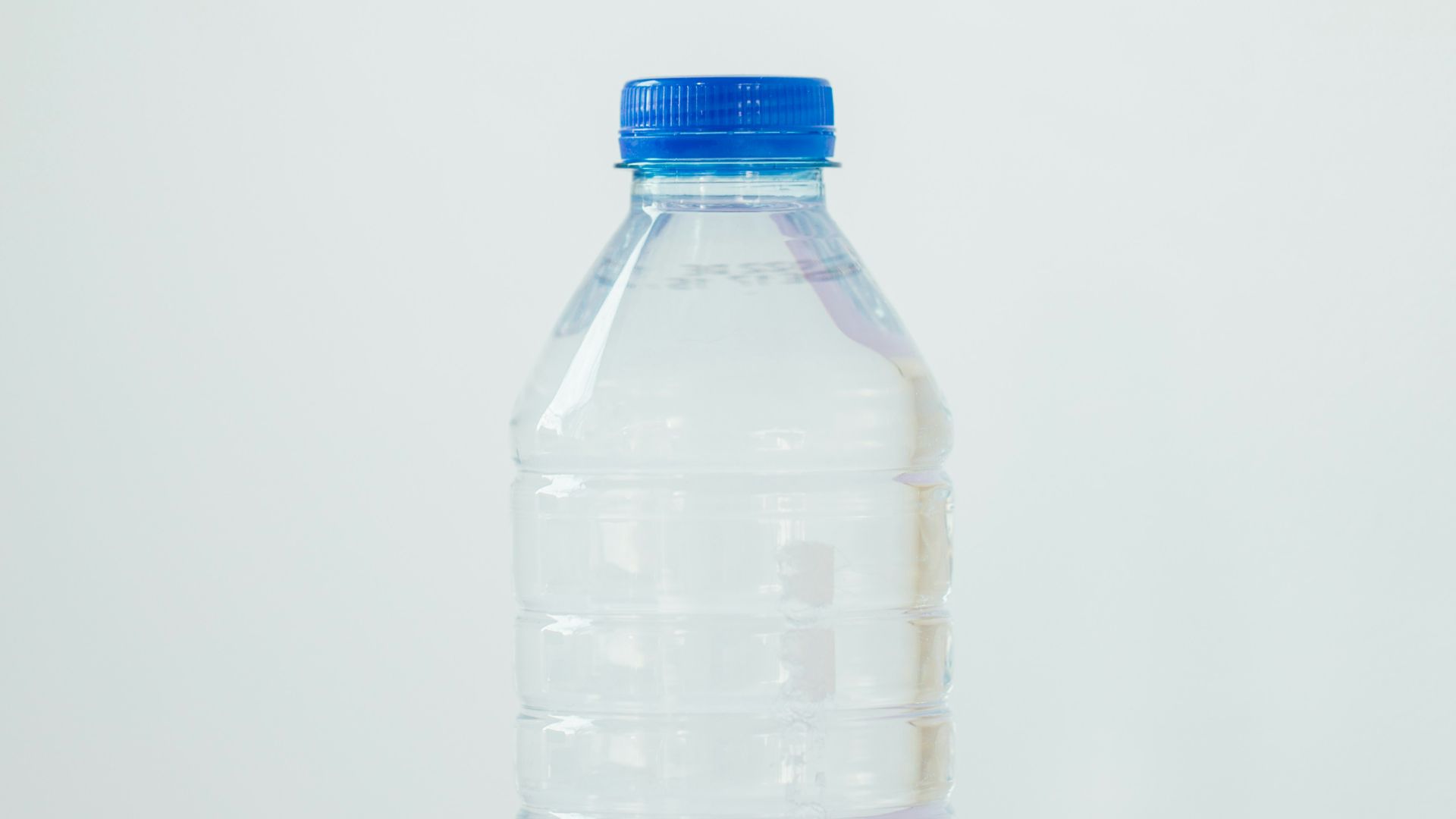 9. Bouteilles d'eau en plastique