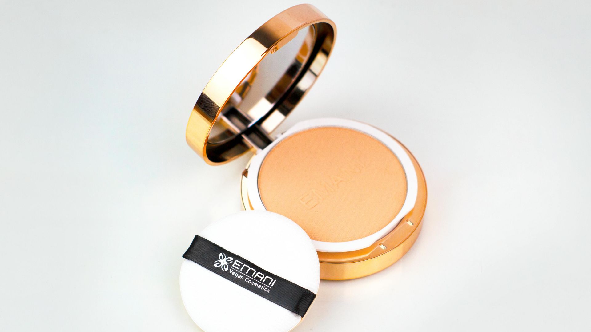 7. Appliquez très légèrement de la poudre