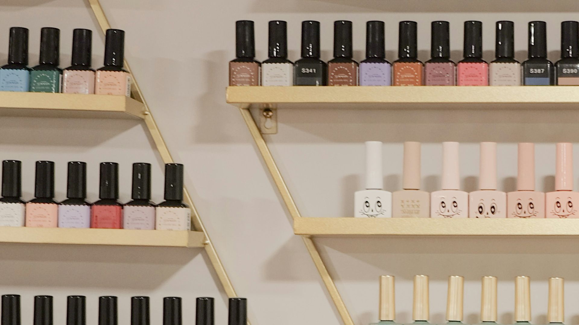 1. Vernis à ongles classique