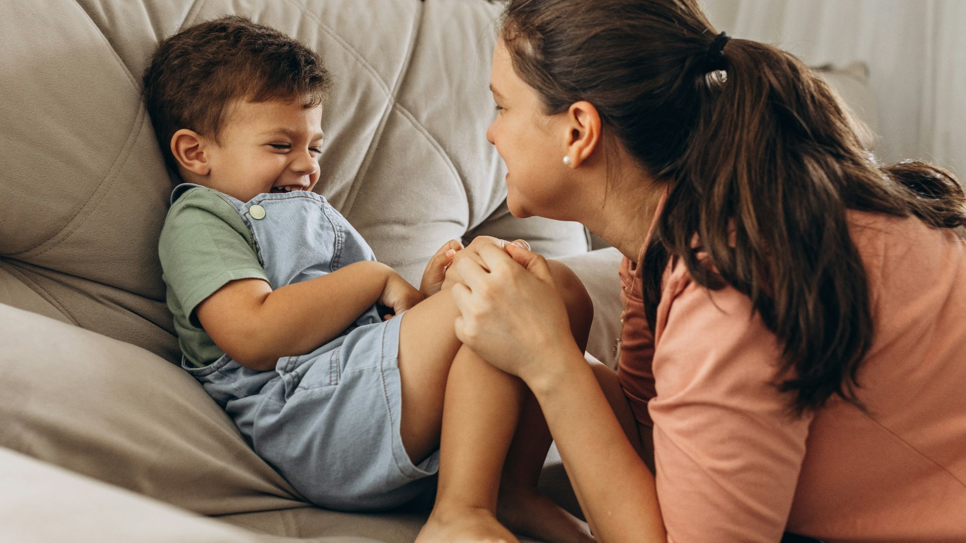6. Les jugements sur les familles de leurs amis