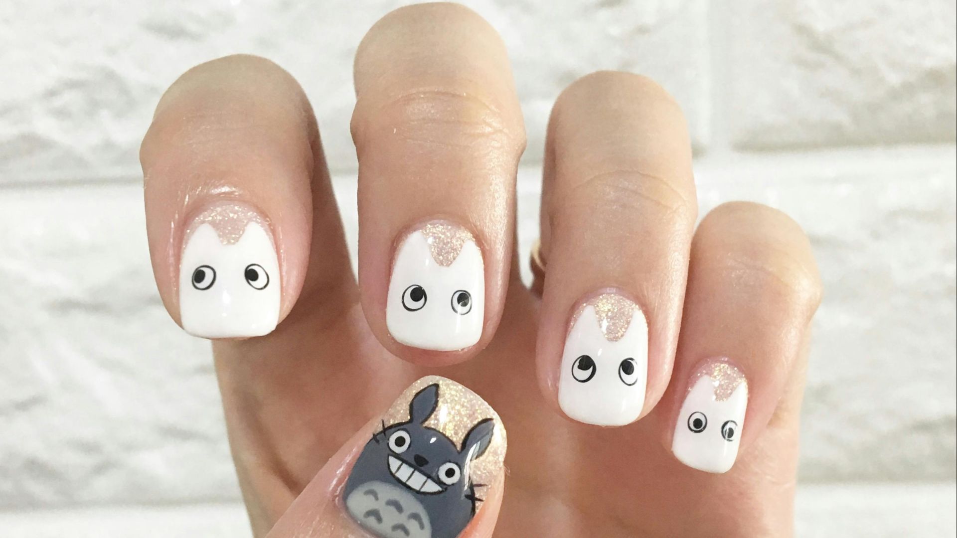 6. Autocollants et décalcomanies pour les ongles