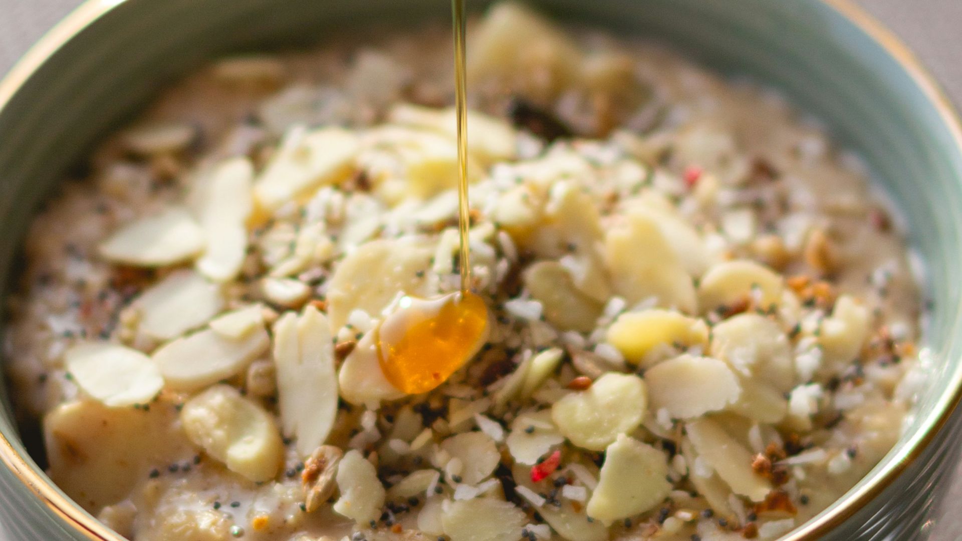 9. Porridge aux fruits rouges et aux amandes