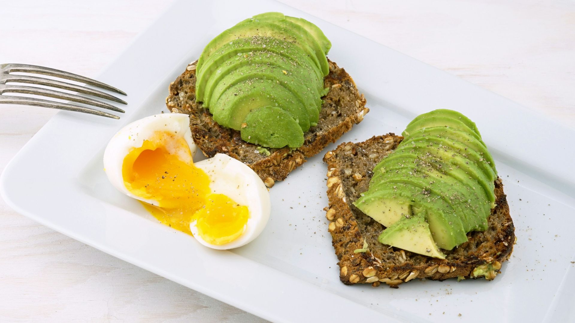 6. Assiette d'œufs durs et d'avocat
