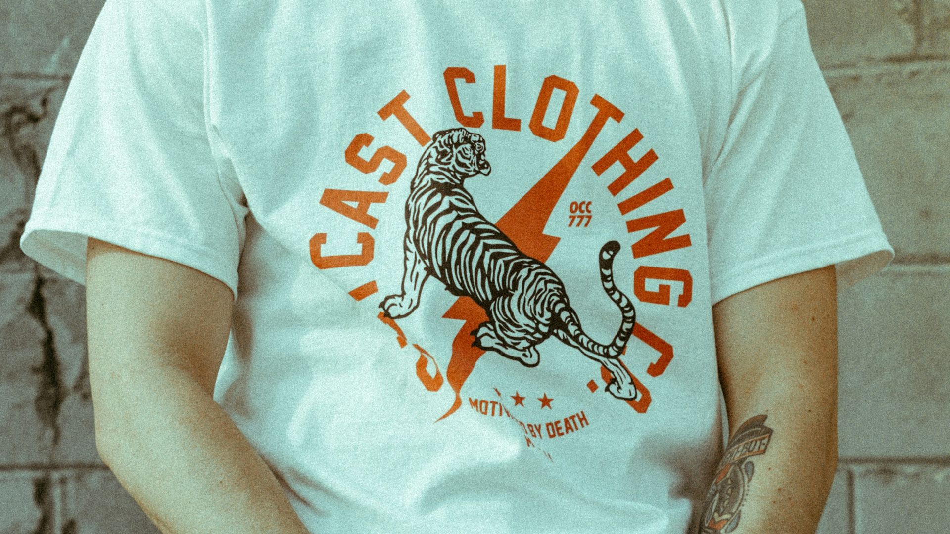 9. Des t-shirts à motif qui racontent une histoire