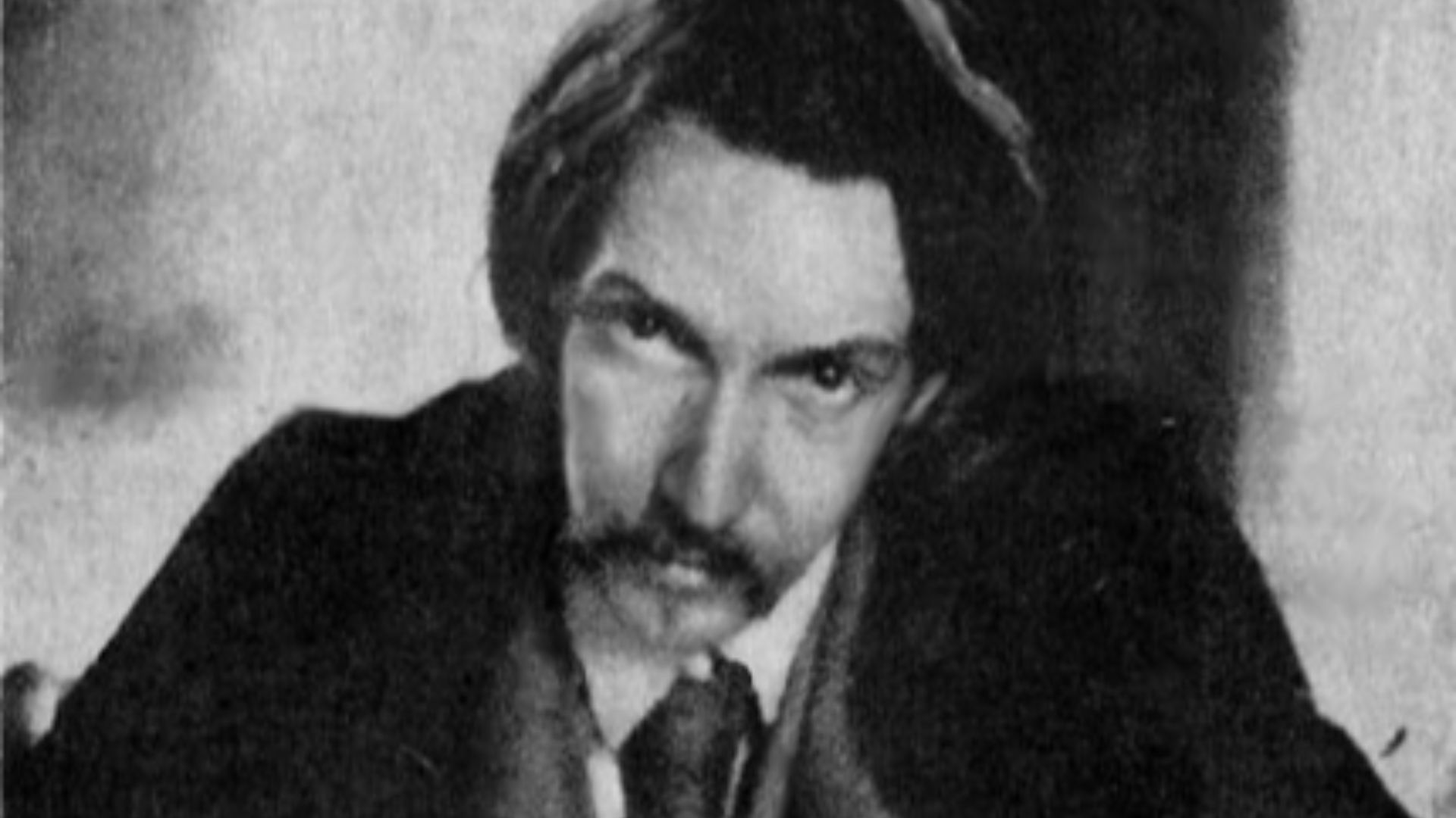 16. La tombe de Robert Louis Stevenson dans les montagnes