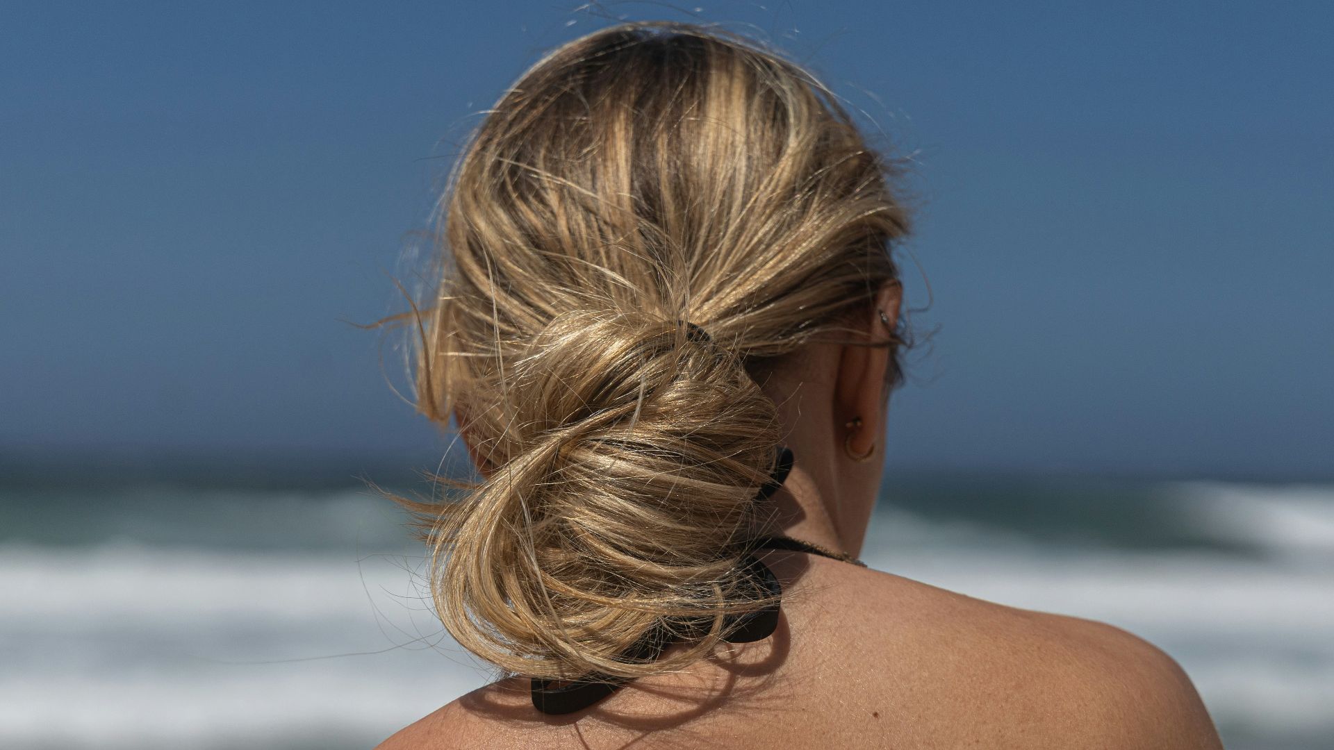 15. Chignon bas texturé