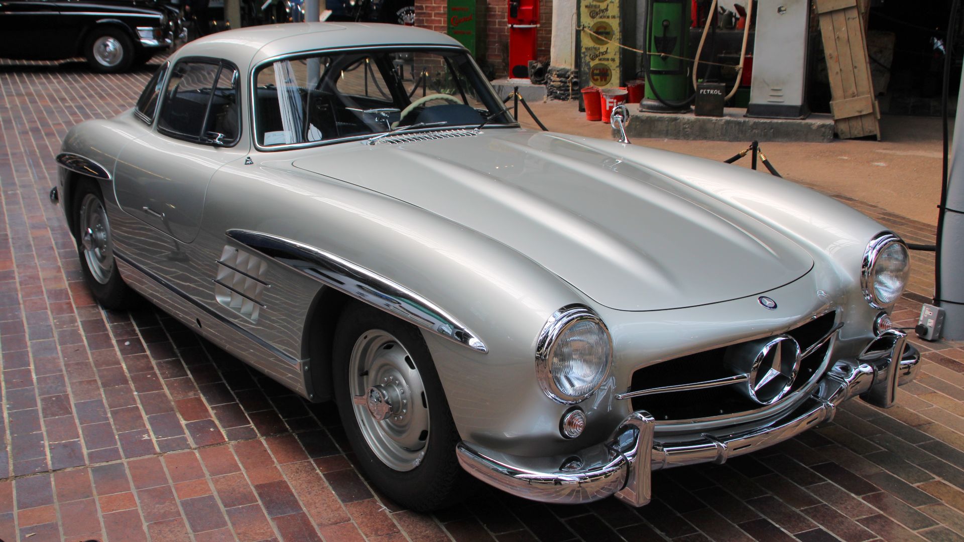3. Mercedes-Benz 300SL « Ailes de mouette »
