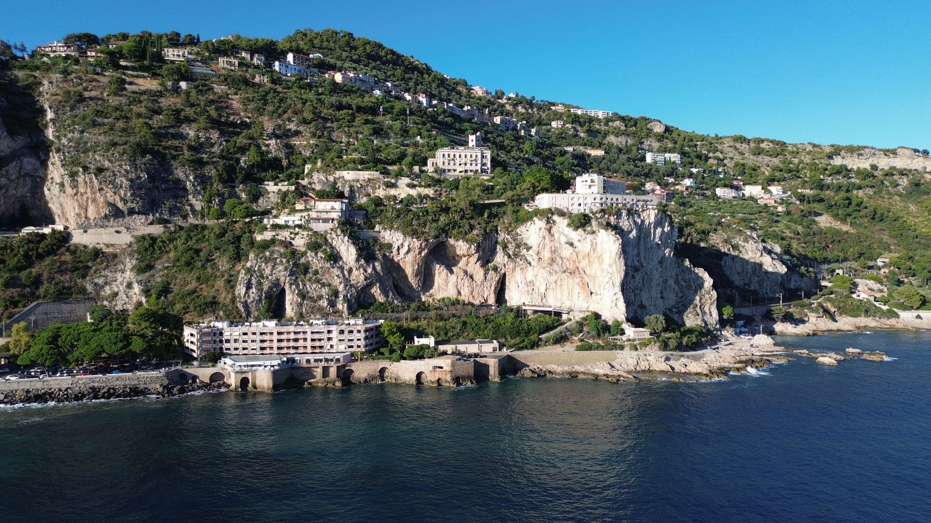 13. Grottes de Grimaldi, Italie