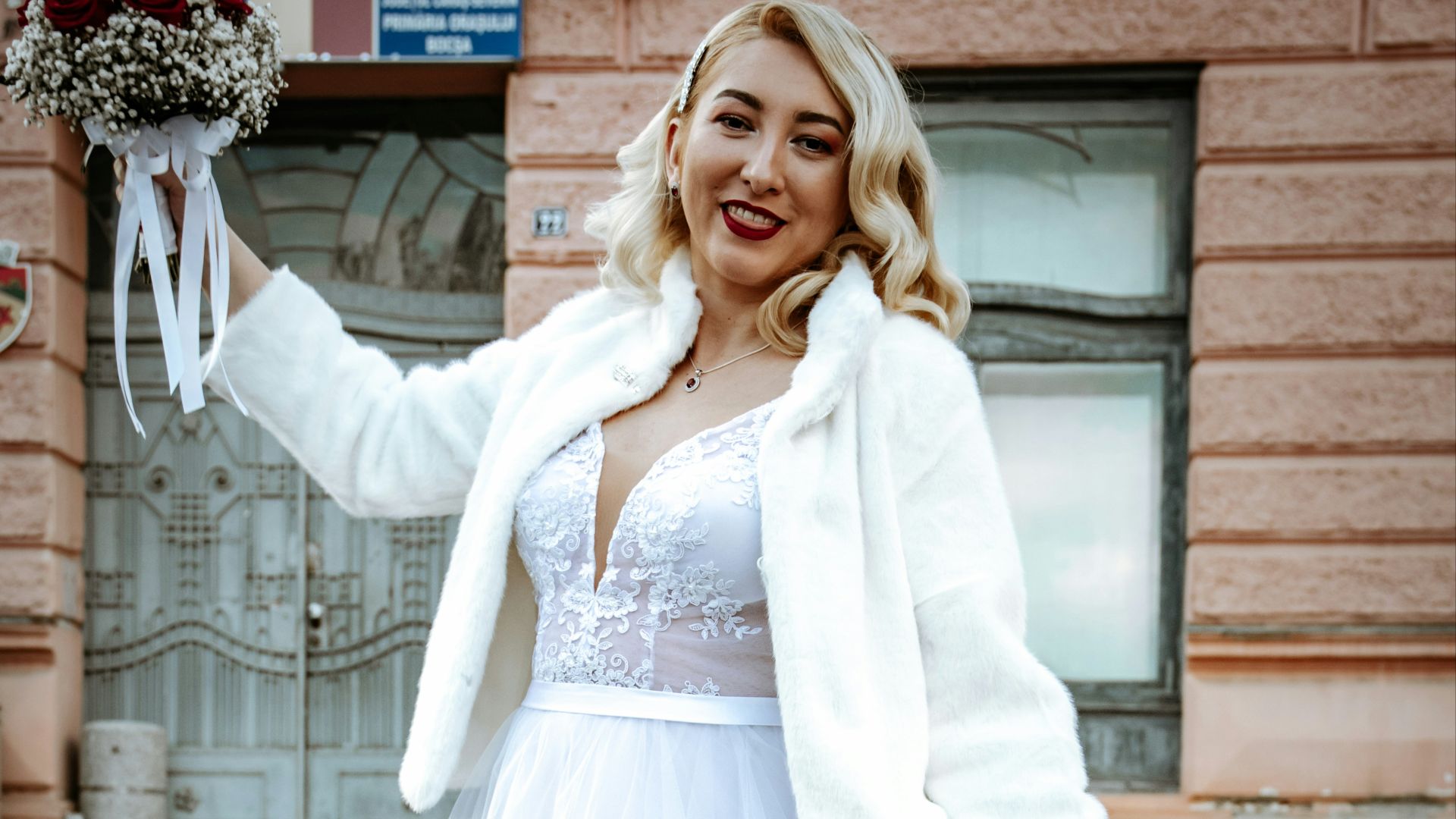 15. Robe de mariée avec une veste légère