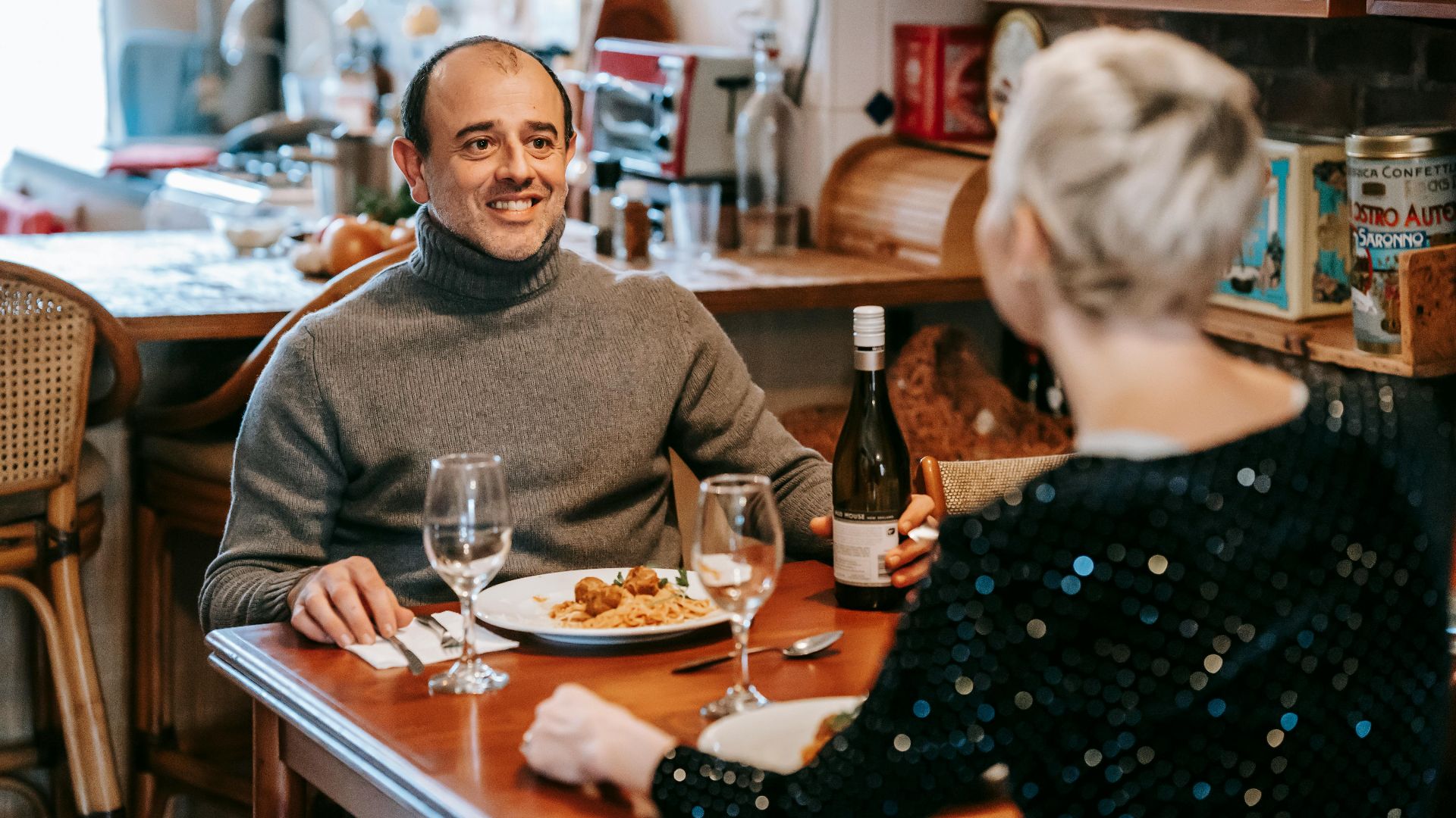 20 choses que font les hommes lors d’un premier rendez-vous et qui les font paraître plus vieux