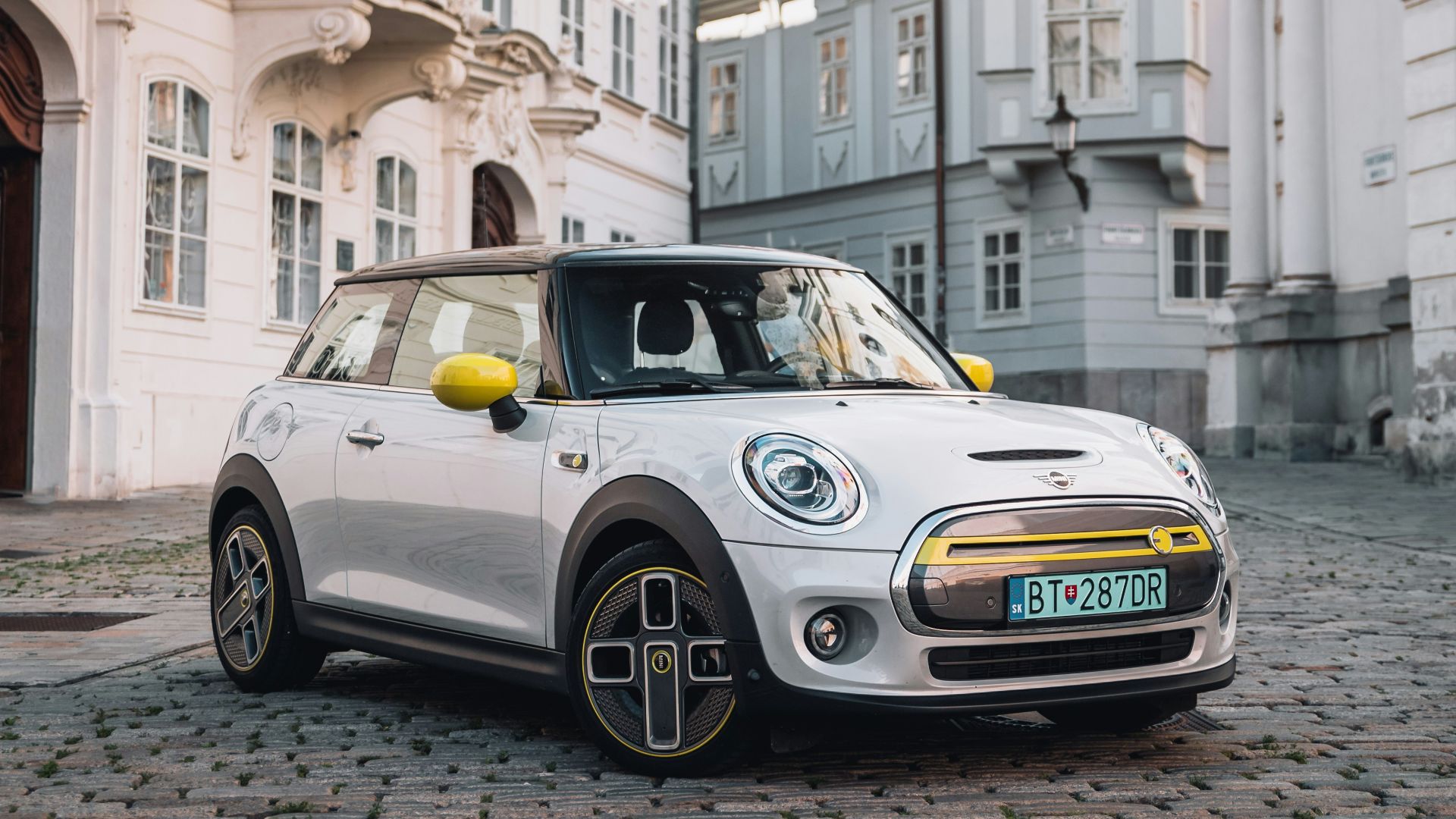 1. Mini Cooper