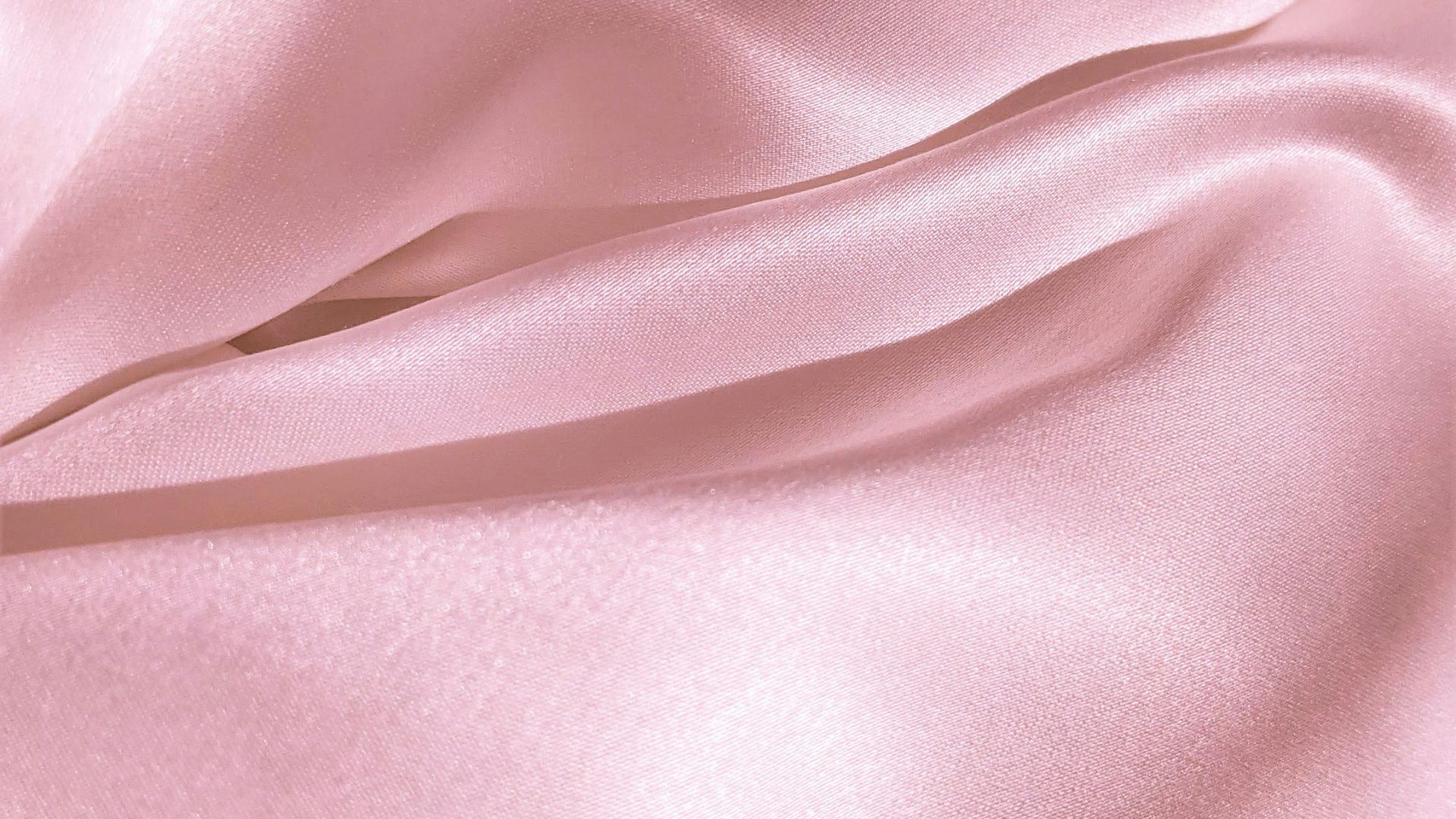 8. Un soin capillaire de nuit à base de soie ou de satin