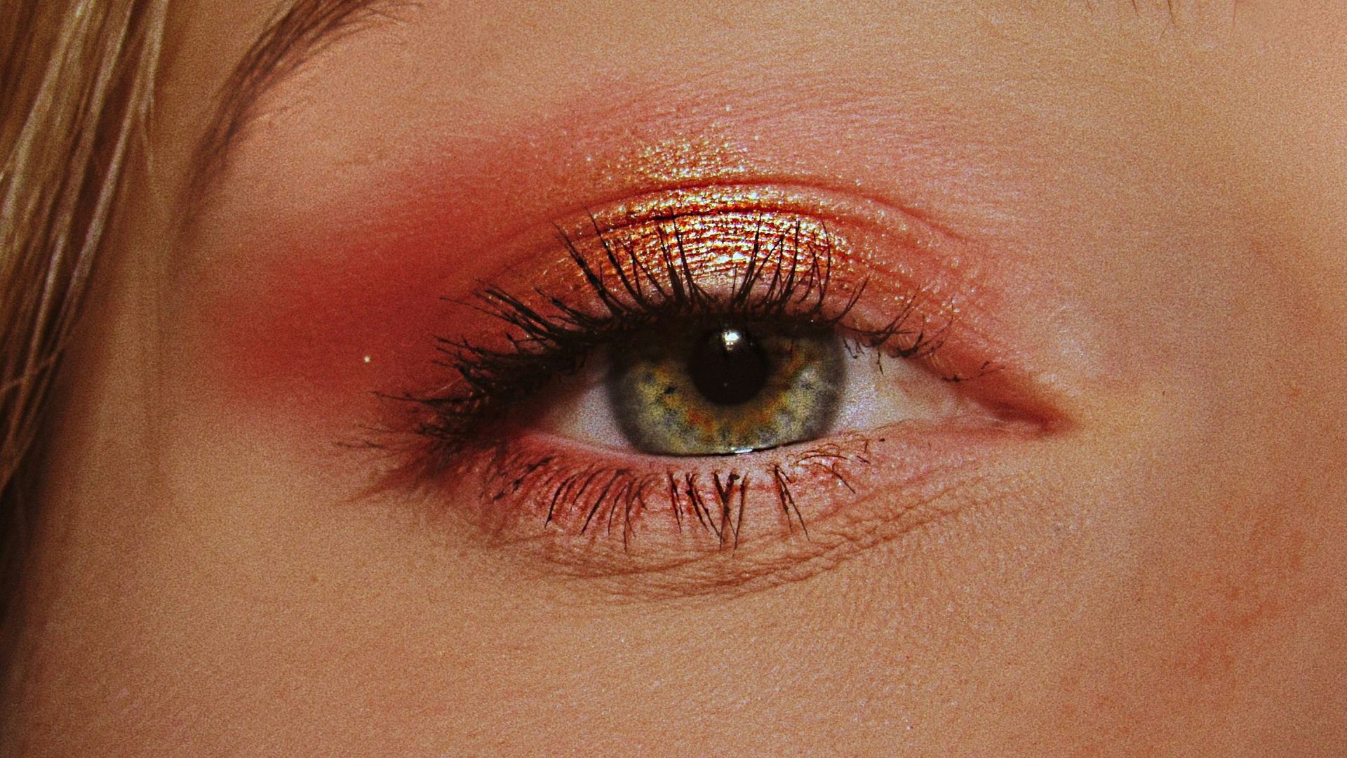 17. Yeux en amande