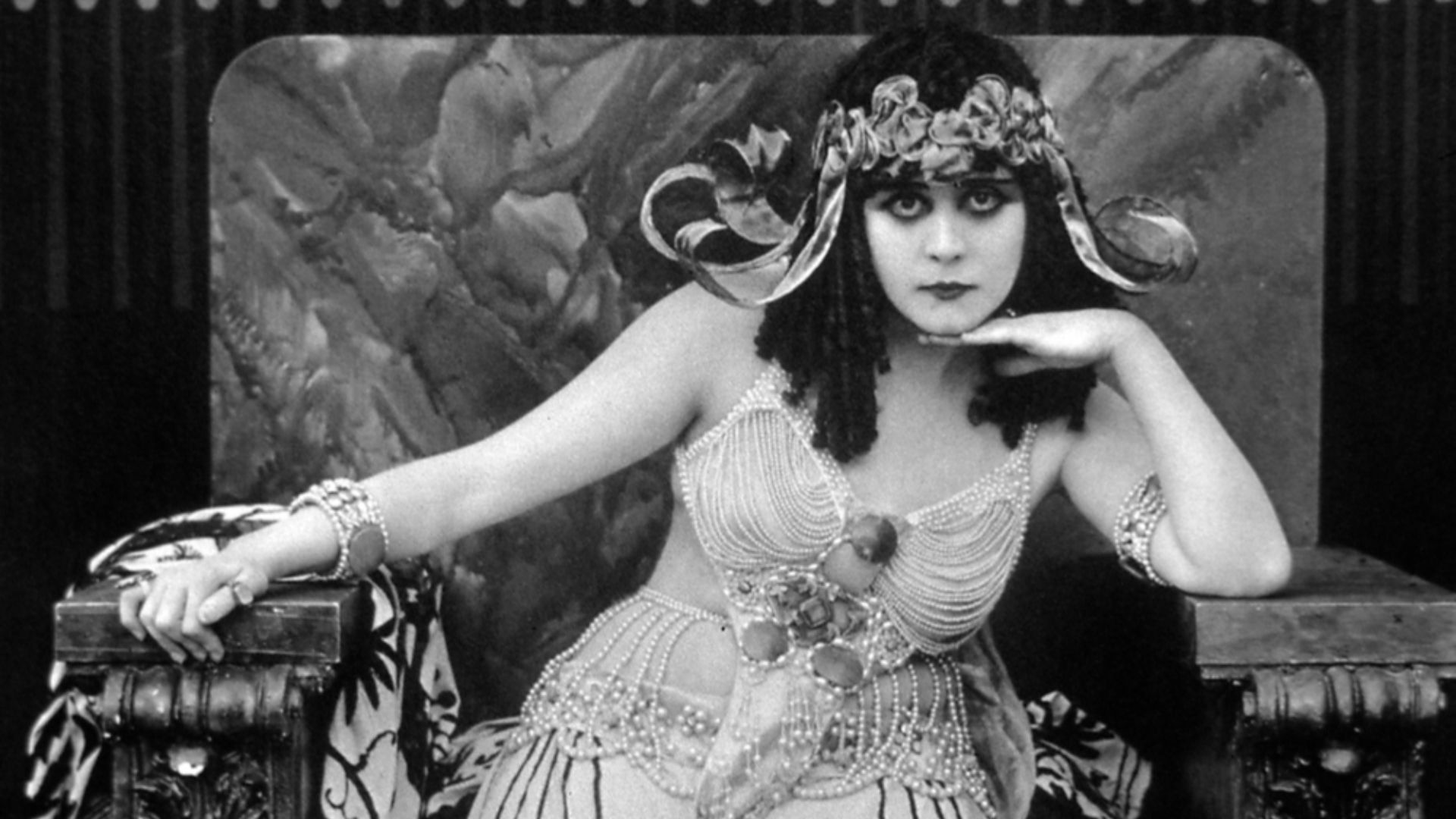 10. Cléopâtre a dissous une perle dans du vinaigre