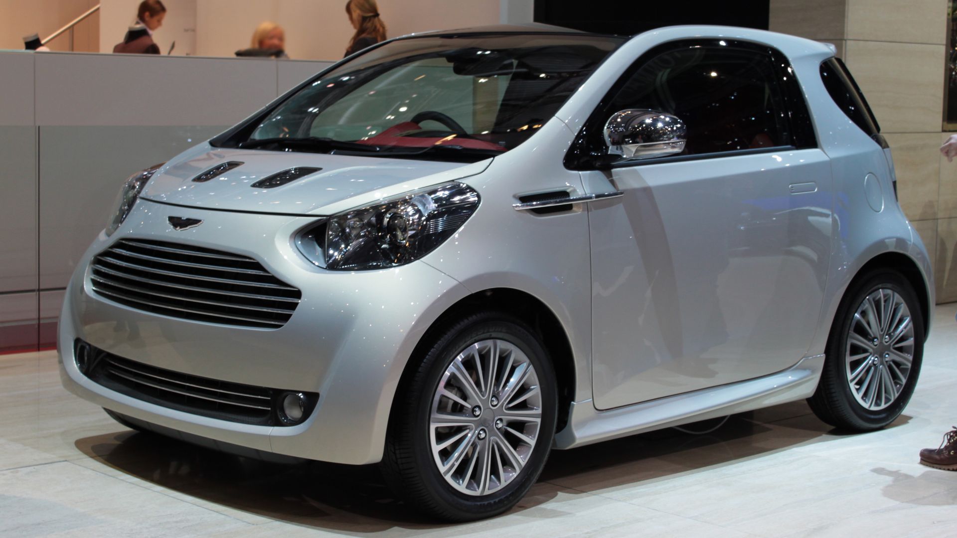 9. La petite voiture intelligente (Toyota iQ)