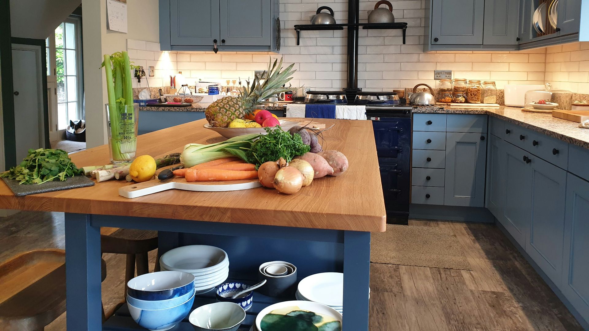 11. Servez les plats dans la cuisine, et non à table