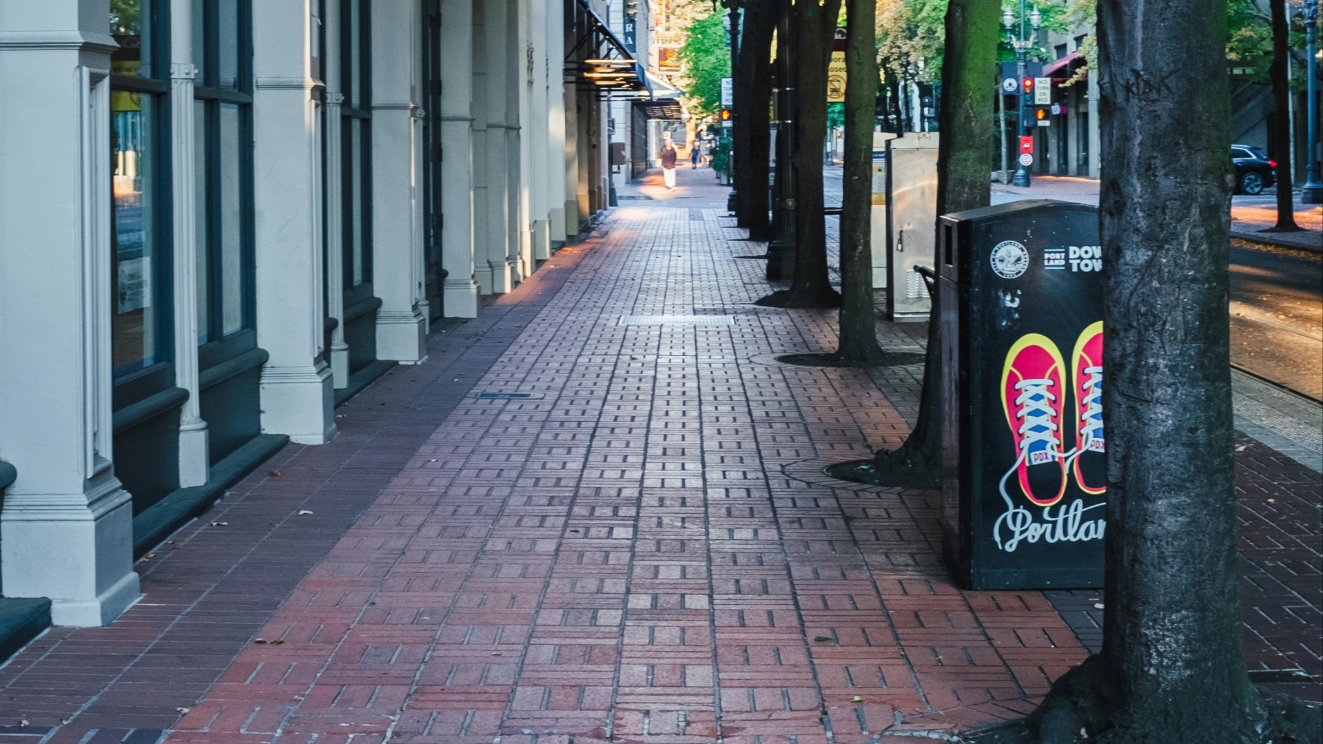 12. Cracher sur les trottoirs