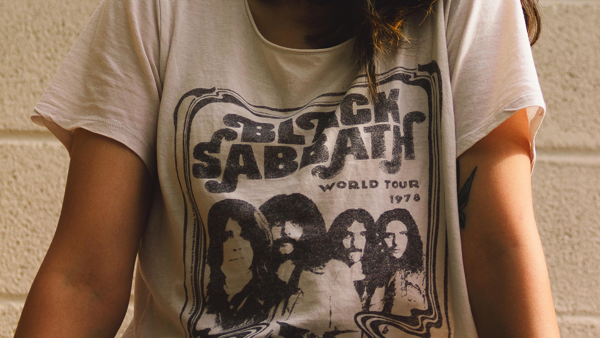 4. T-shirts vintage à motifs musicaux et graphiques
