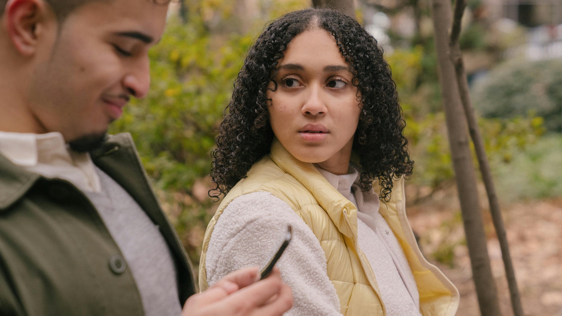17. Consulter son téléphone pendant que quelqu'un vous parle