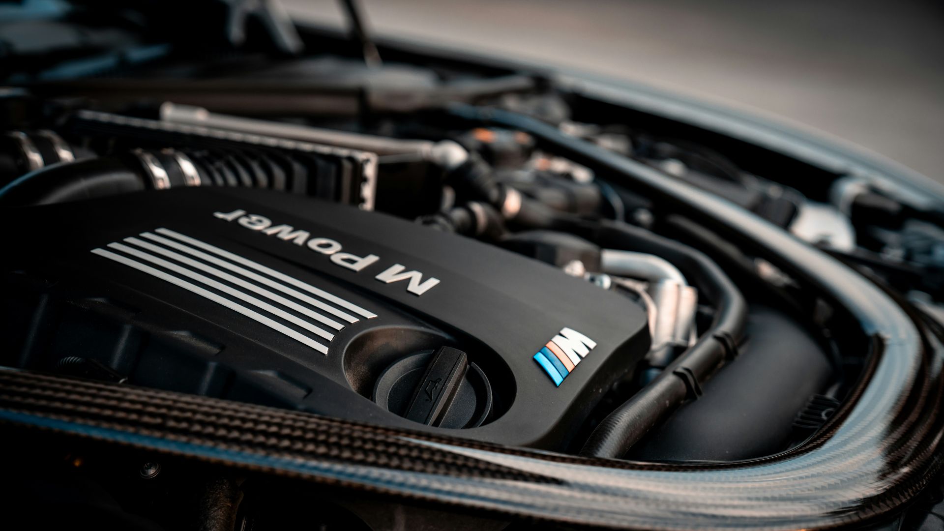 15. Nettoyer le compartiment moteur