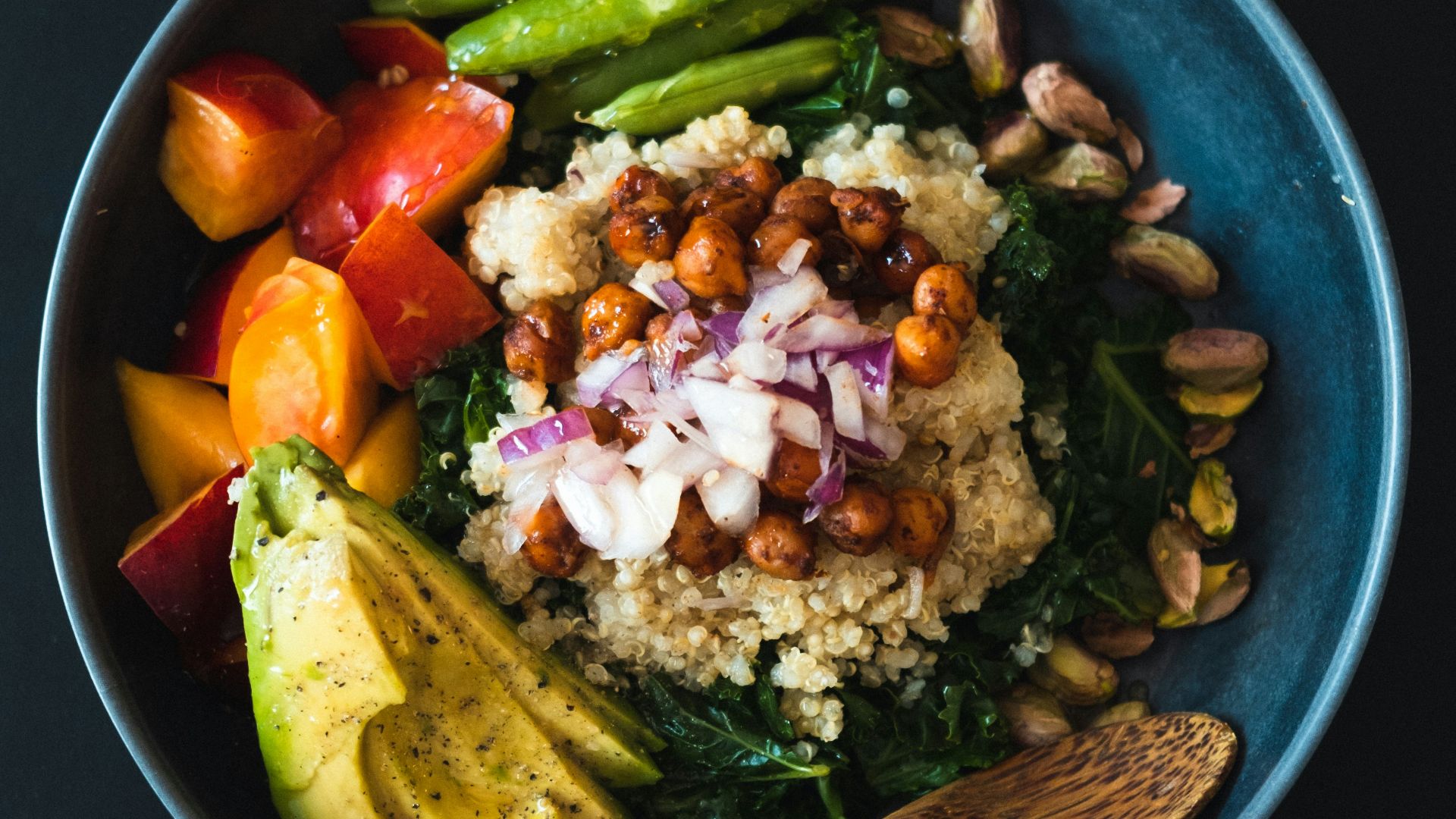 2. Bol de quinoa à la méditerranéenne
