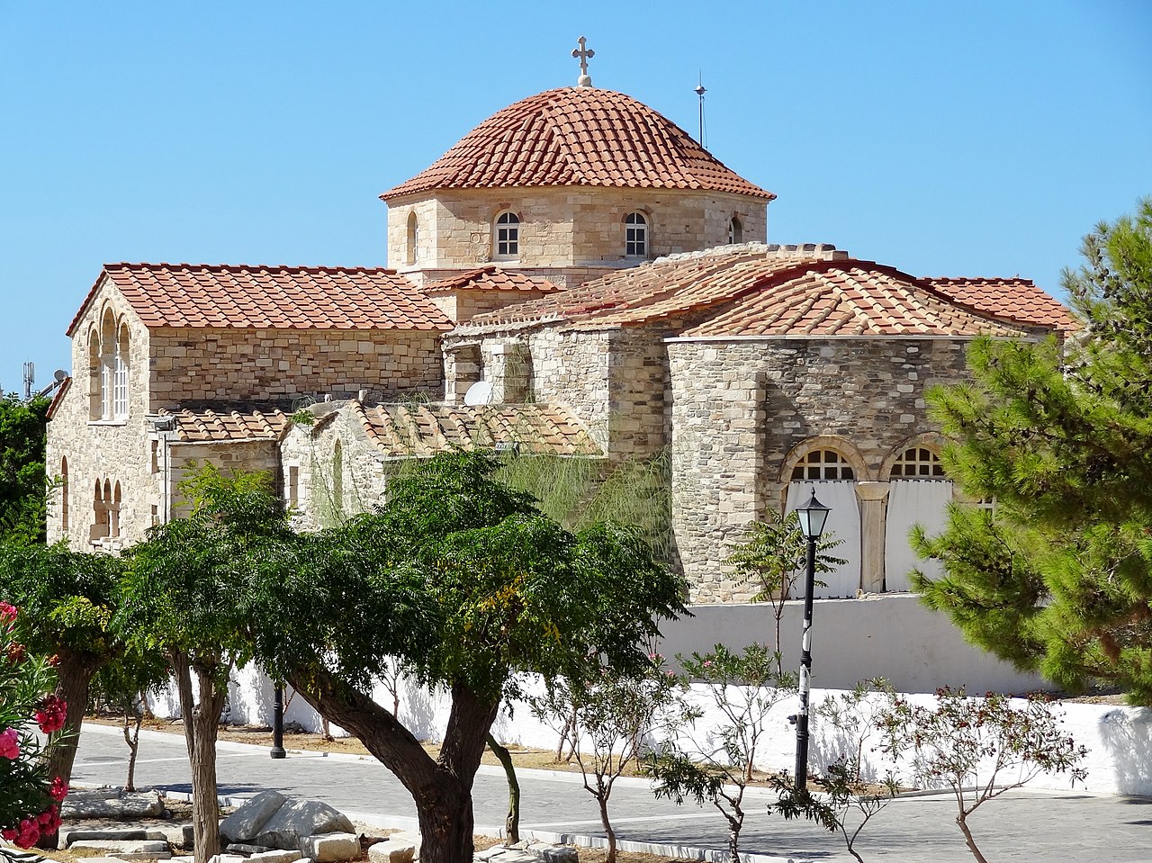 13. Panagia Ekatontapiliani (Grèce, 326)