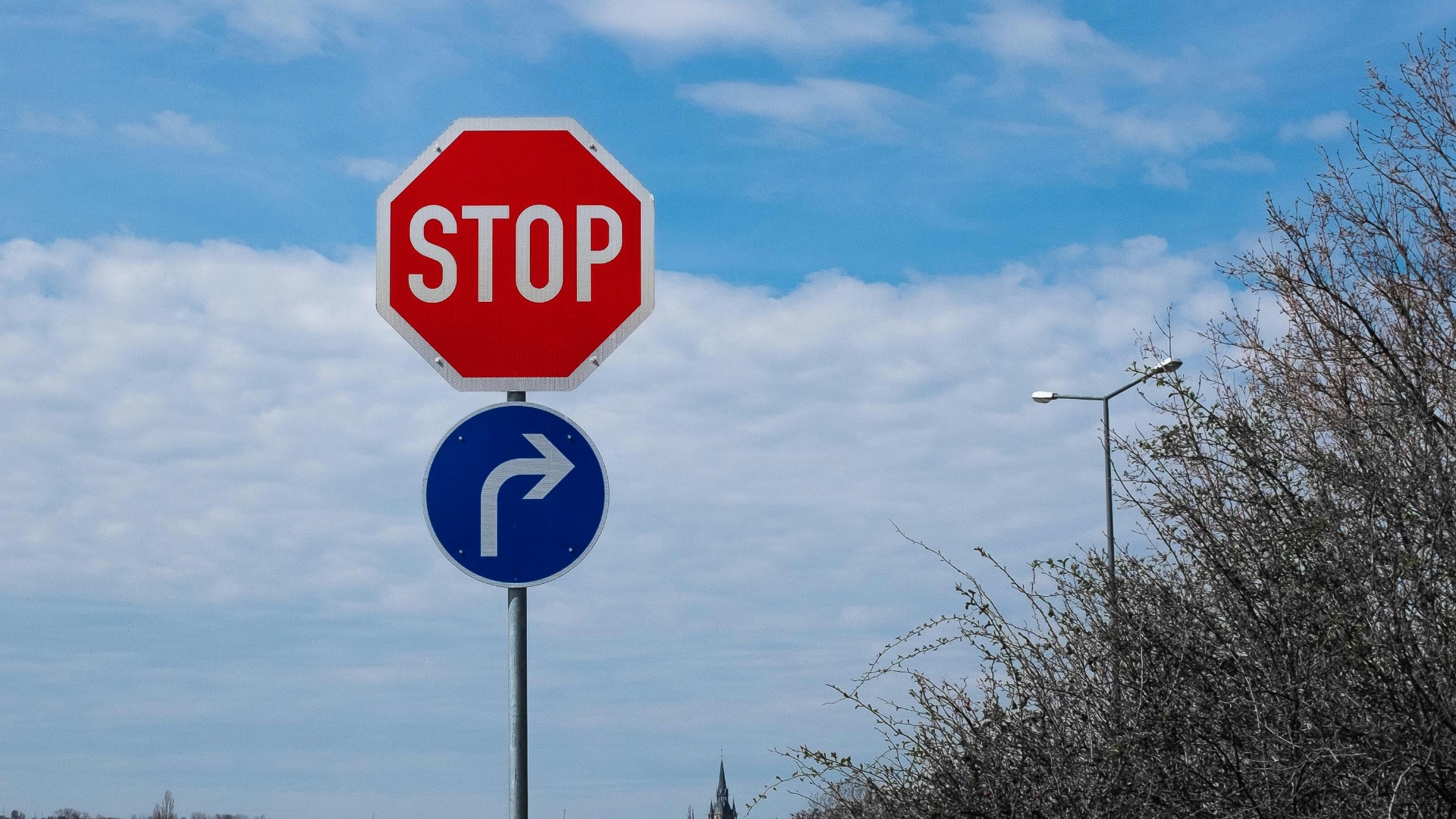 2. Ne pas s'arrêter aux panneaux « Stop »