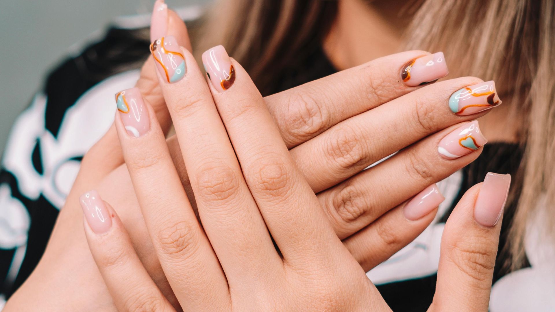 10. Couleurs foncées avec finition gel