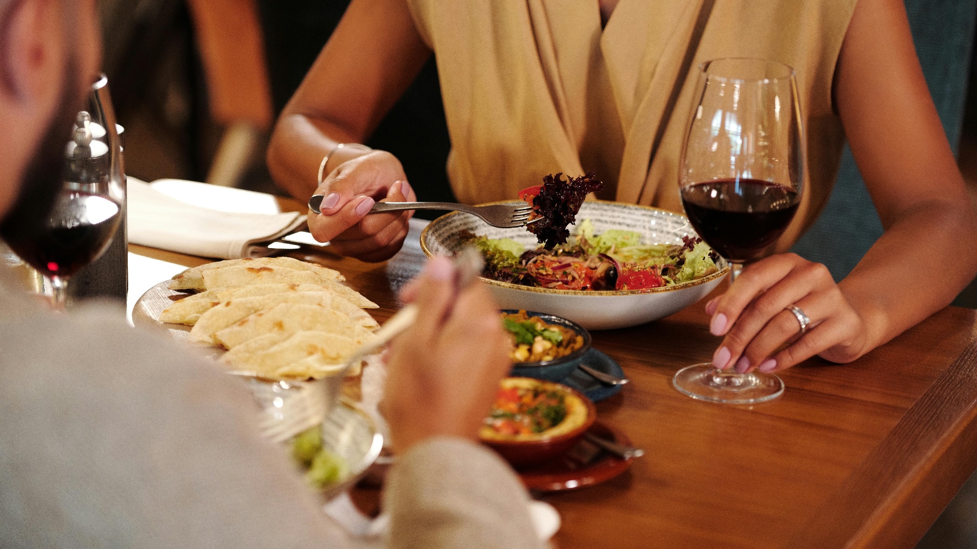 5. Ils vous invitent à rester