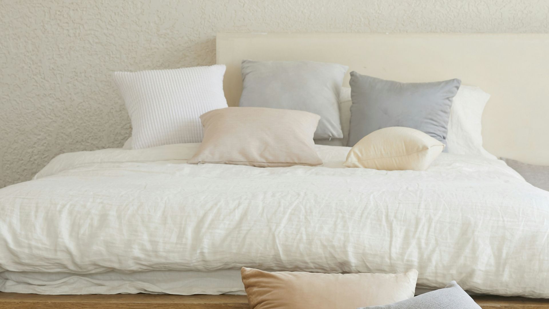7. Draps de qualité et oreillers supplémentaires