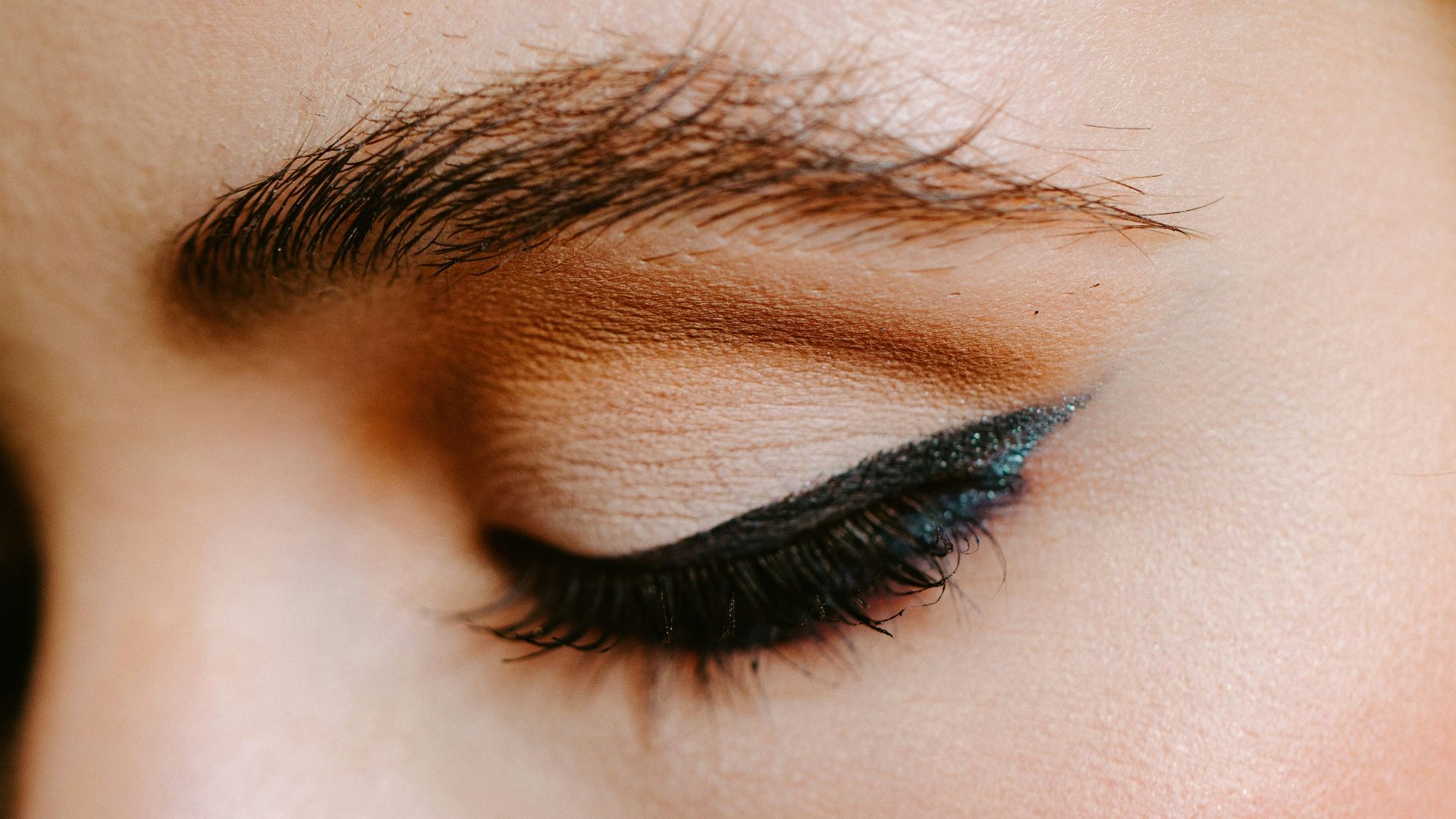 12. Eyeliner estompé en douceur