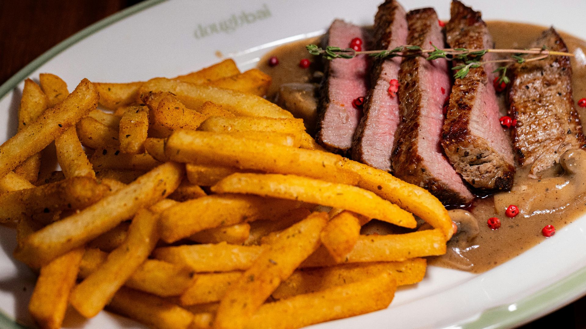 9. Steak-frites à l'aïoli à l'ail