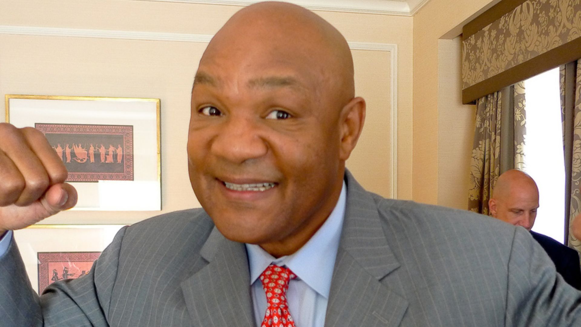 5. George Foreman reconquiert le titre des poids lourds