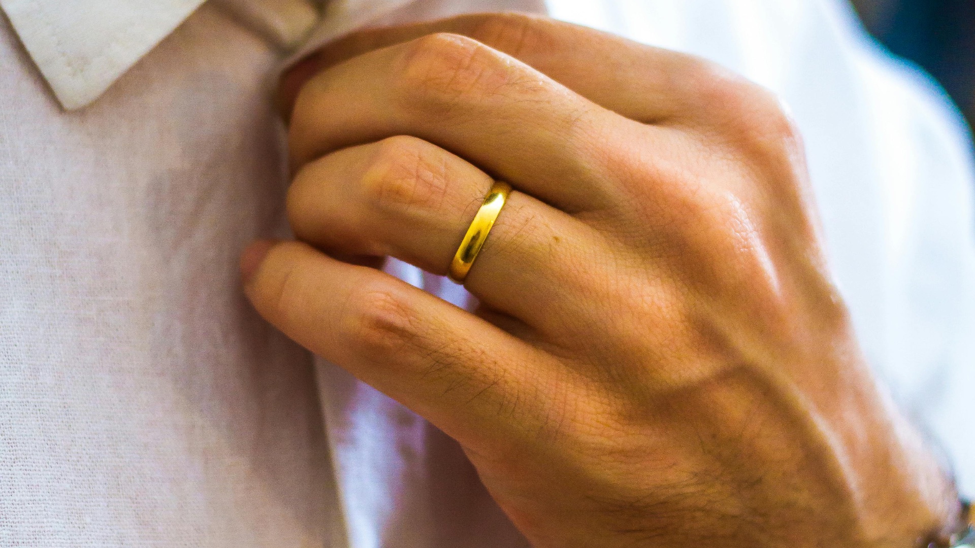 1. Des mains qui semblent bien entretenues