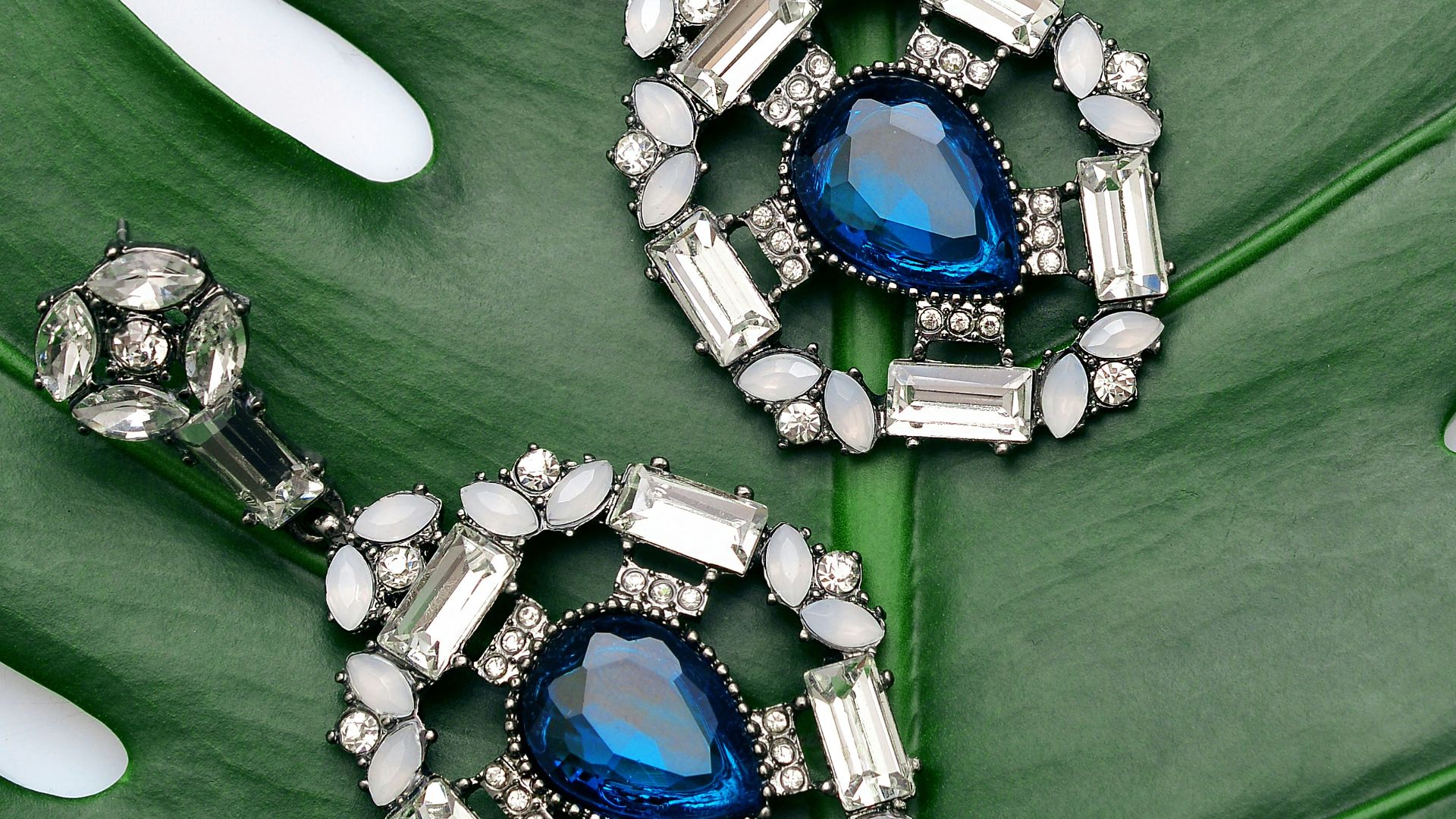 8. Parures de bijoux imposants