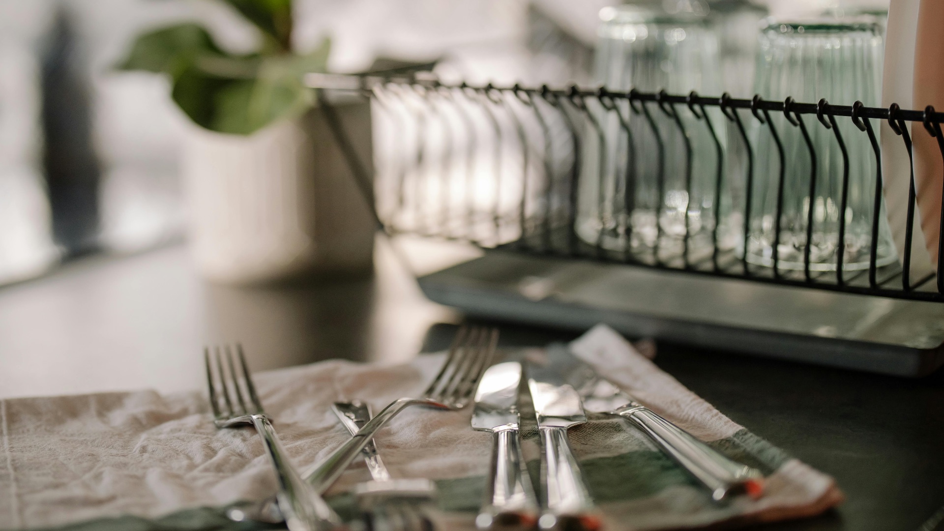 9. Laissez les plats sécher complètement avant de les ranger