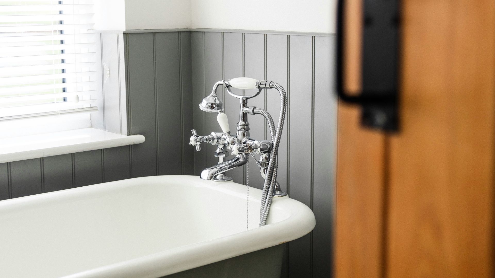 4. Le look tout en gris