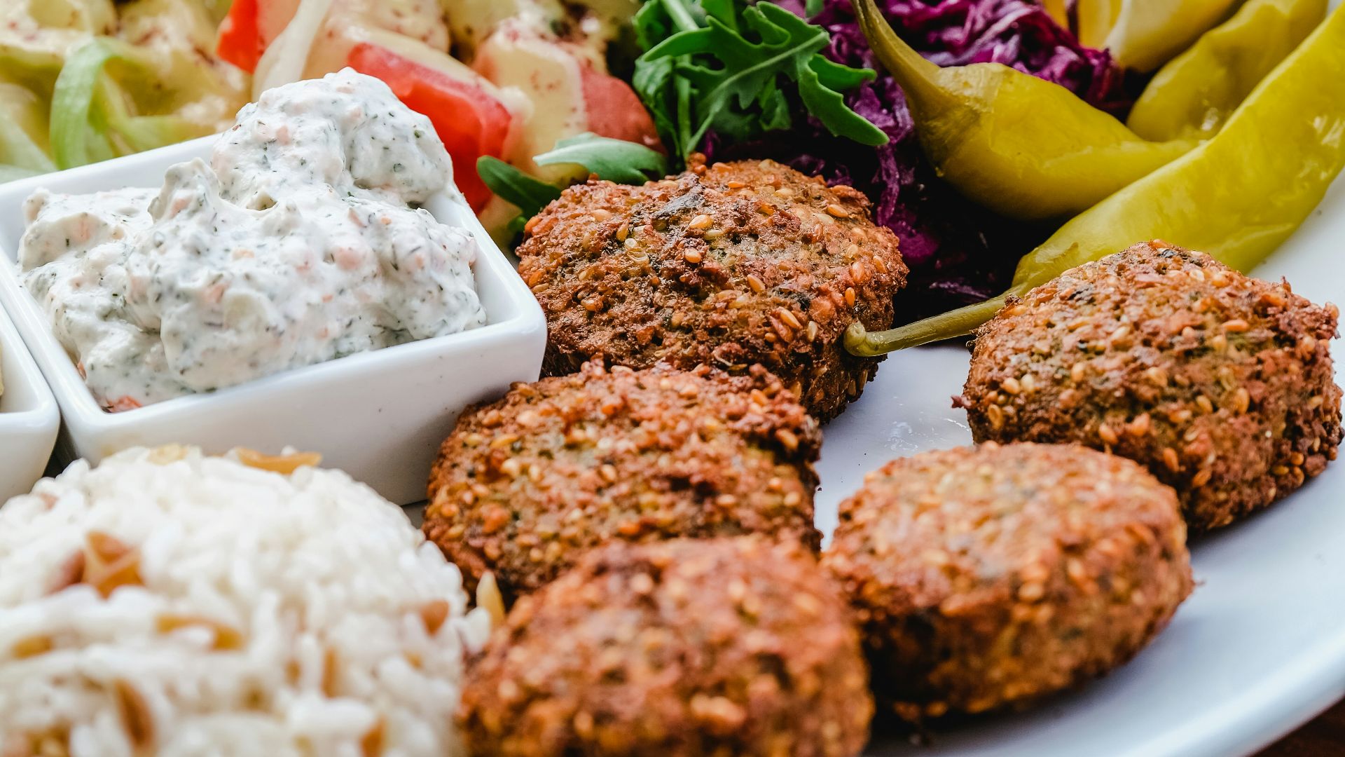 15. Assiette de mini-mezze avec falafels