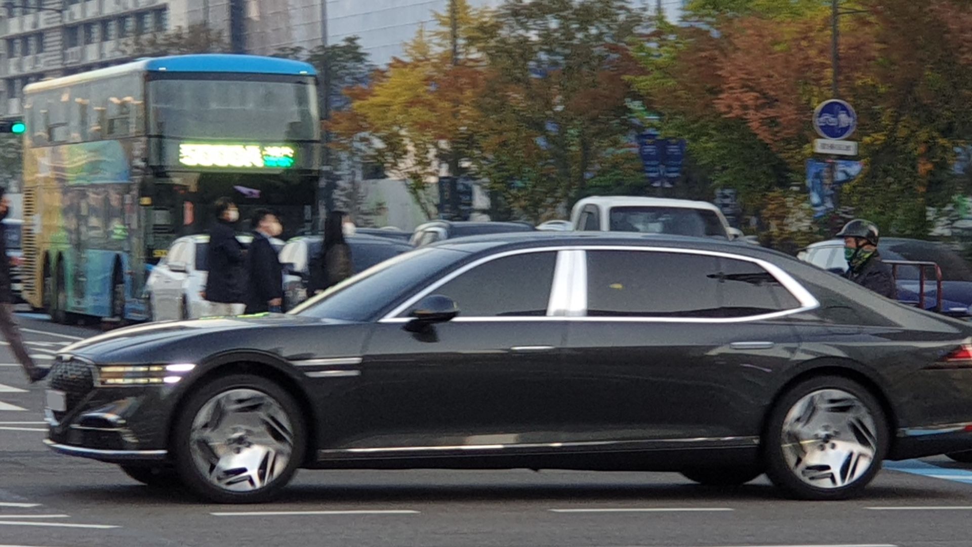 13. Genesis G90 à empattement long