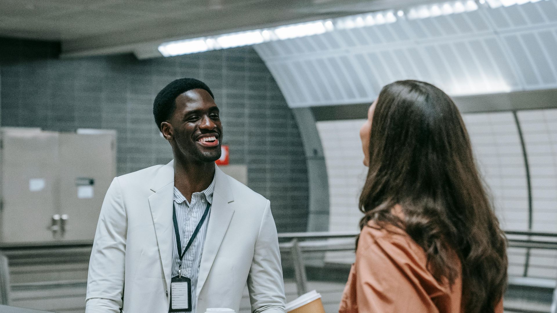 5. Utilisez son nom dans la conversation