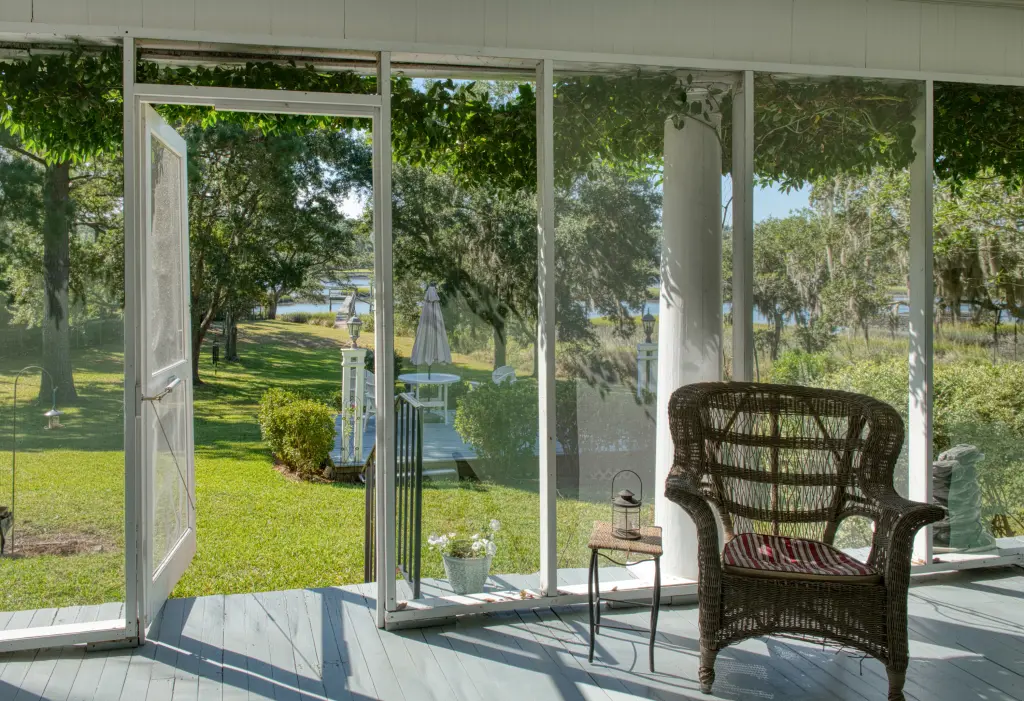Access to the courtyard