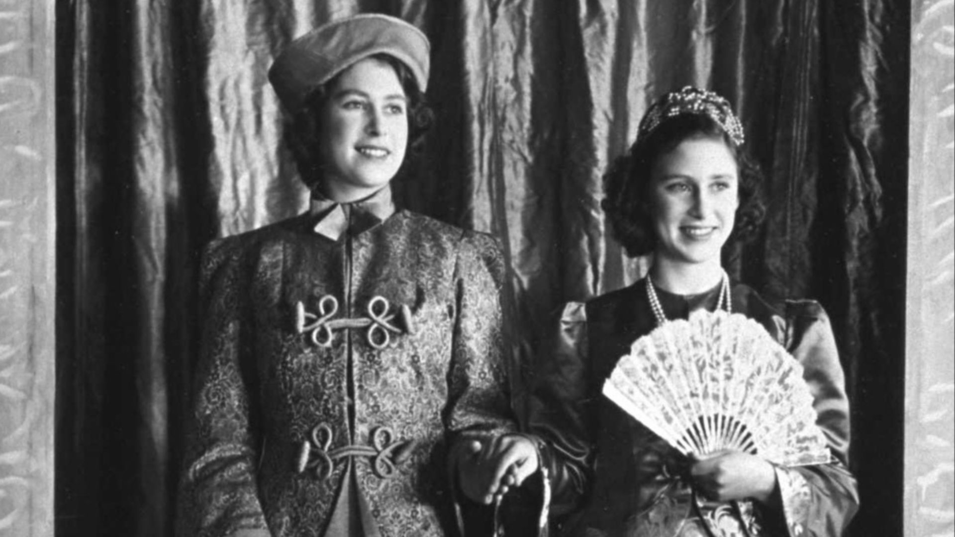 19. La reine Élisabeth II et la princesse Margaret