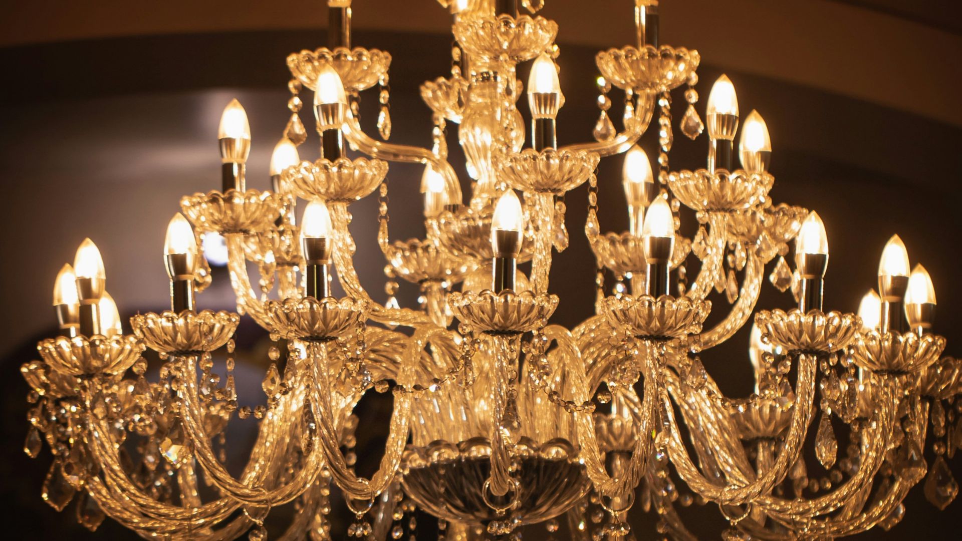 5. Lustre sophistiqué en forme de sternum